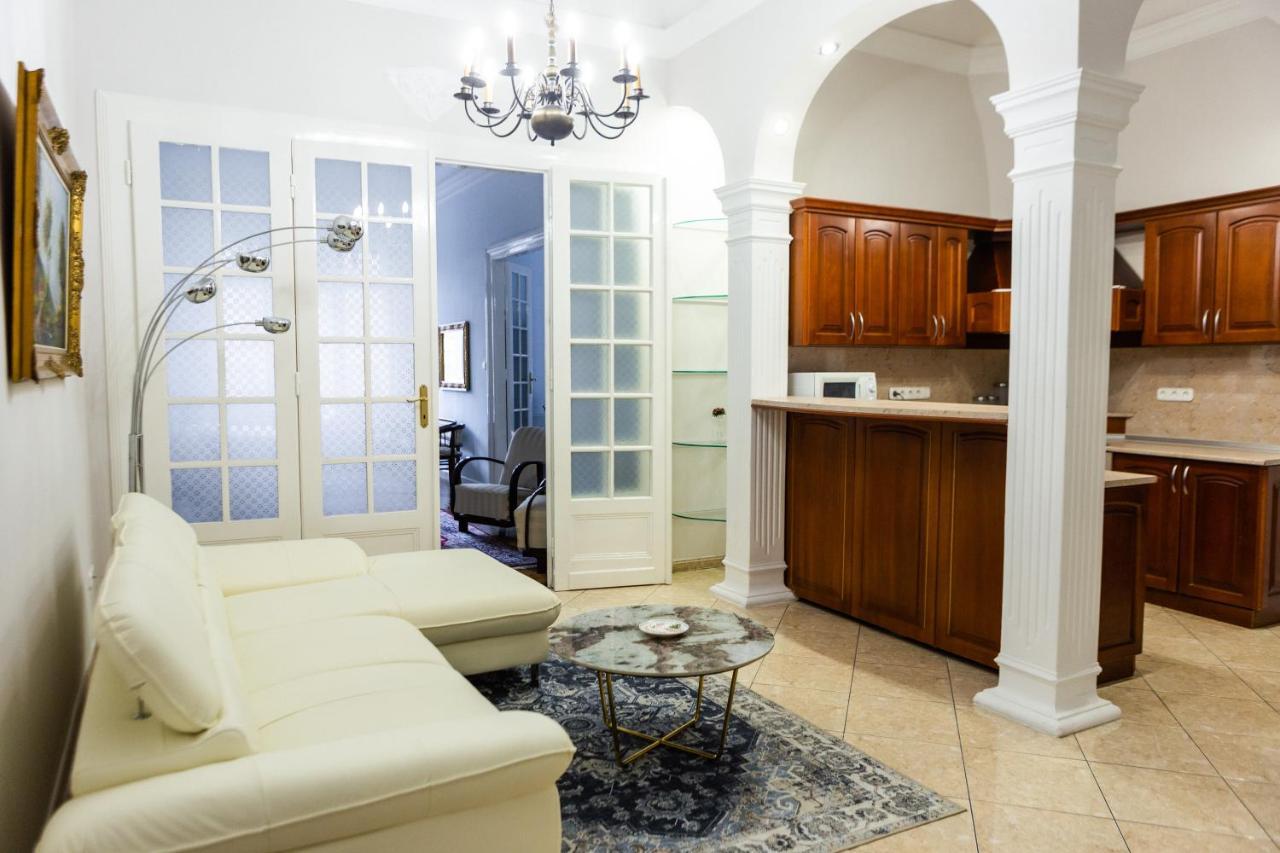 Luxury Downtown 3 Bedroom Apartment By Synagoge With Beautiful View Budapeste Exterior foto